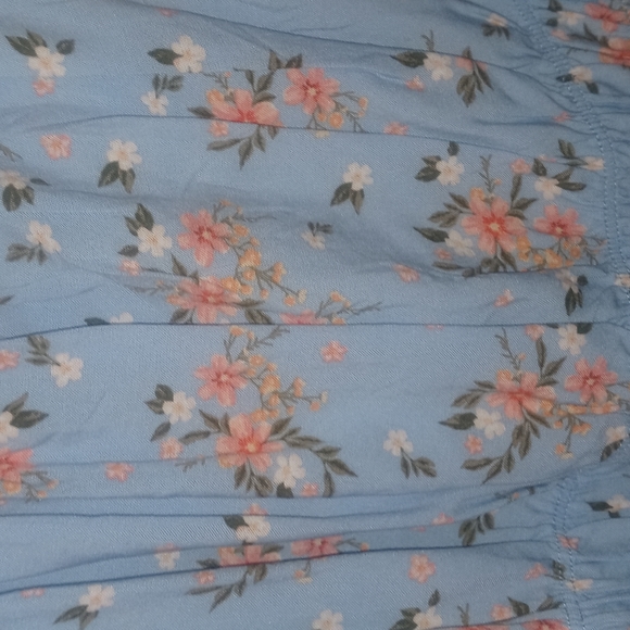 Floral Top - Picture 7 of 7